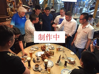 的弯出口路 的弯出口路